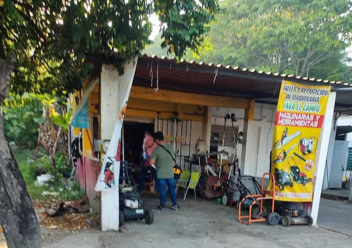 Por posible extørc1ón, £jecutan a b@lazøs a comerciante