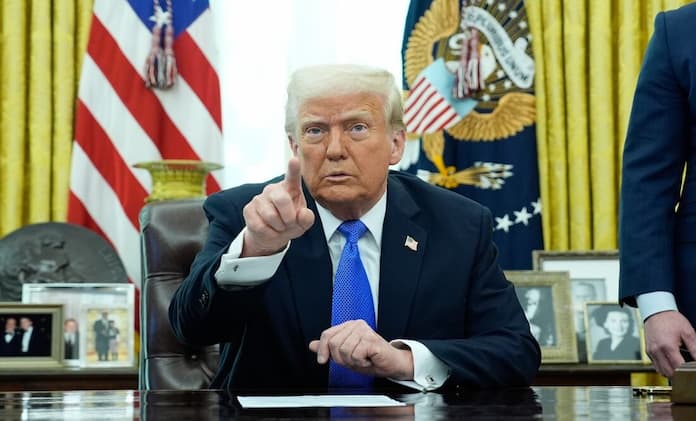 Trump mantiene imposición de aranceles en abril, pero contempla “flexibilidad”