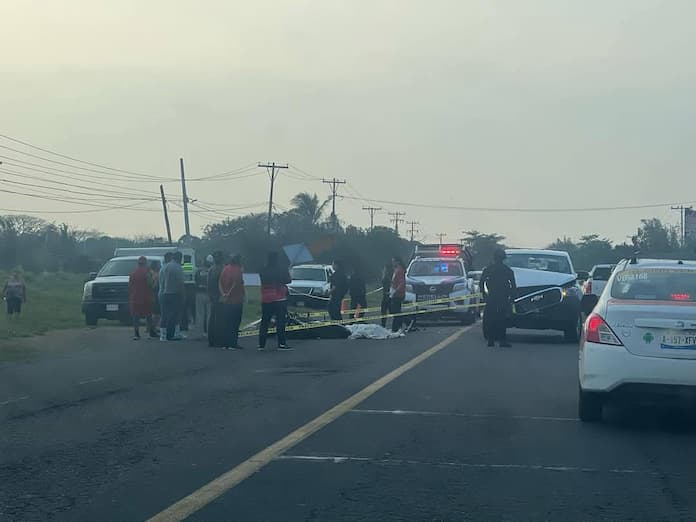 Una mujer mu£rta tras f@tal accidente en carretera Alvarado-Veracruz