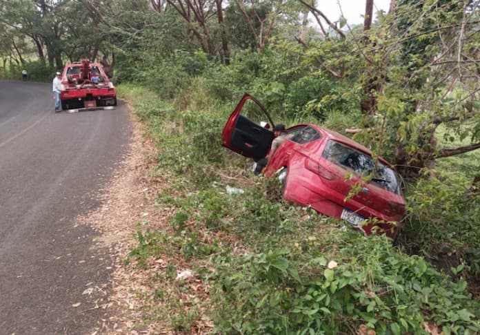 Accidente en Catemaco deja dos lesionados