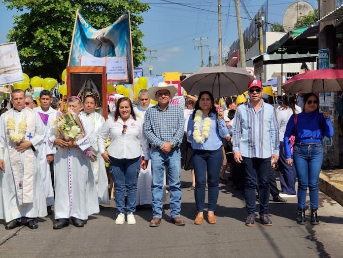 Alcalde de Catemaco presente en la recepción del monseñor José Luis Canto Sosa, sexto obispo de la Diócesis de San Andrés Tuxtla