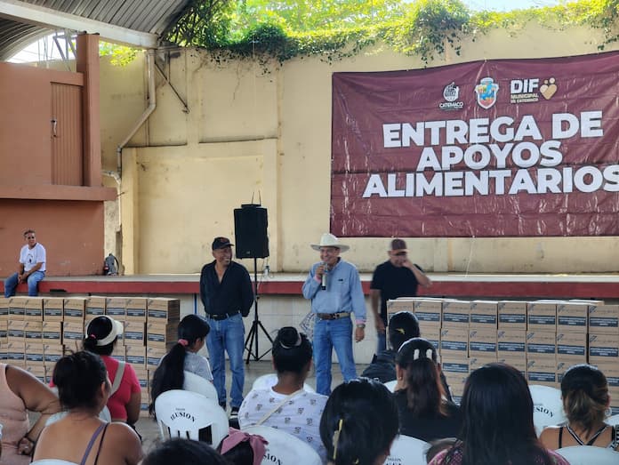 Encabeza alcalde de Catemaco la entrega del programa «Atención Alimentaria en los Primeros 1,000 Días de Vida»
