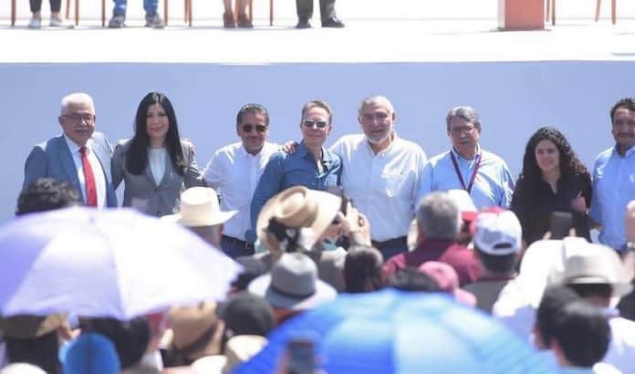 “Fue la emoción del momento”: Adán Augusto, Monreal y Velasco ofrecen disculpas a Sheinbaum por ignorarla mientras se tomaban foto con Andy