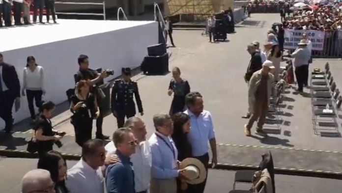 Plana mayor de Morena le da la espalda a Sheinbaum por tomarse fotos con Andy López Beltrán