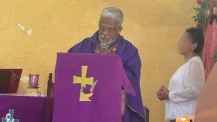Exponen a sacerdote por «berrinche» y abandonar una misa en Alvarado
