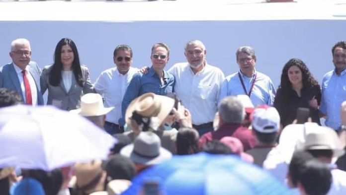 “Fue la emoción del momento”: Adán Augusto, Monreal y Velasco ofrecen disculpas a Sheinbaum por ignorarla mientras se tomaban foto con Andy