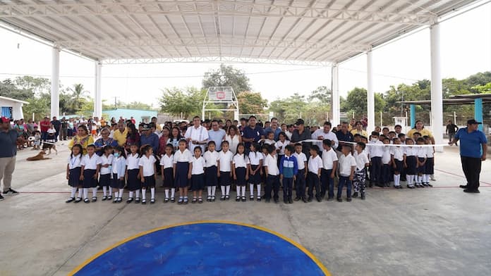 Mejorando espacios educativos Gobierno de San Andrés Tuxtla inaugura domos en escuelas de Coyoltepec y Popotal