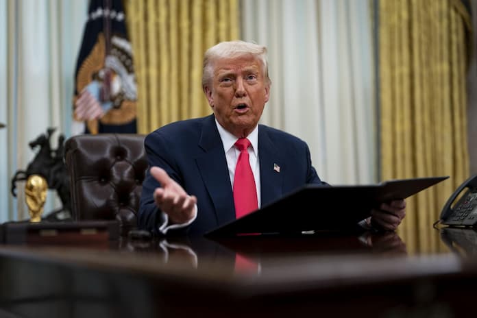 Trump amenaza a Rusia con sanciones bancarias «a gran escala» y aranceles por estar «aplastando» a Ucrania