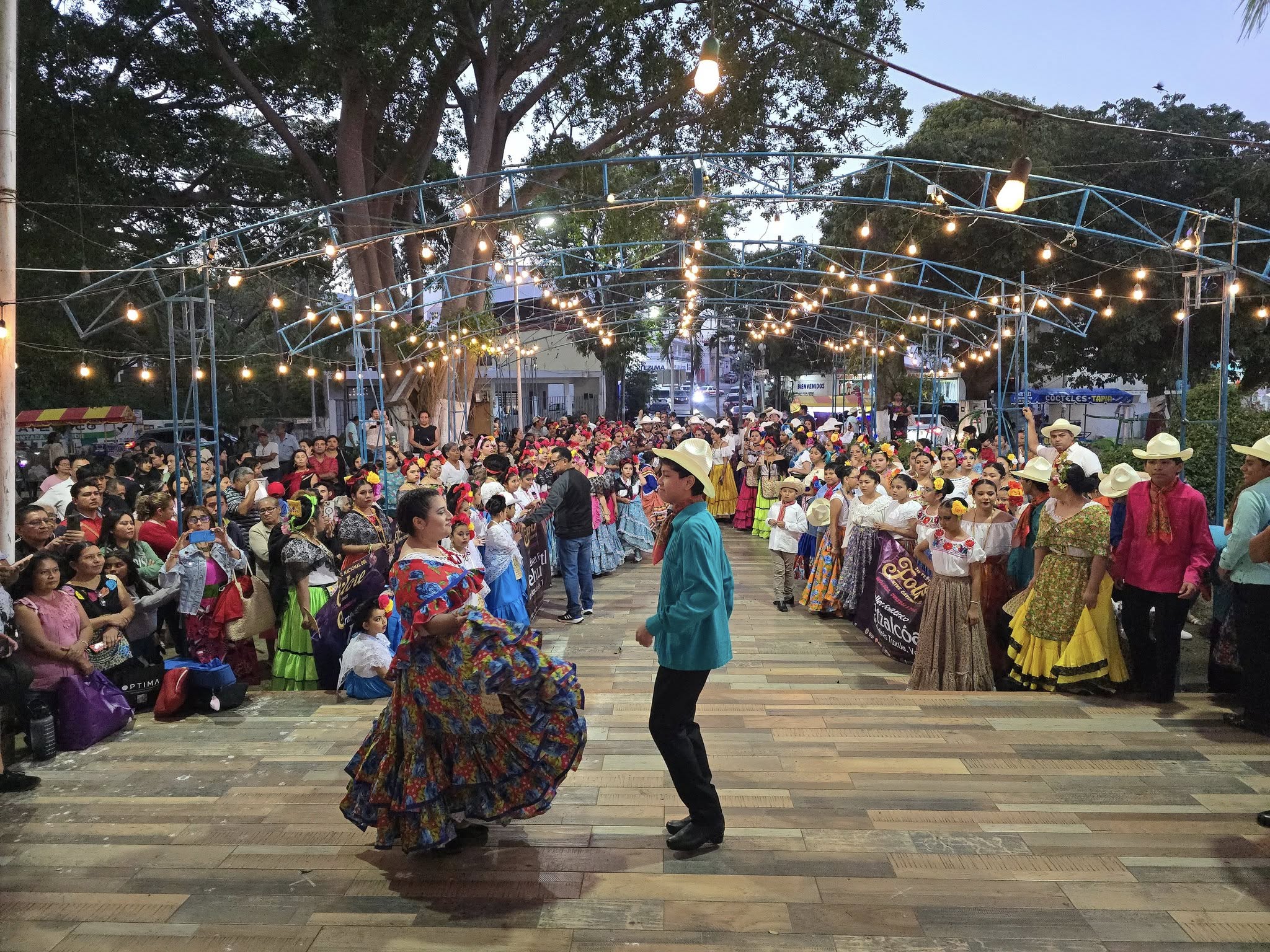 ¡Catemaco se llena de color, música y tradición!