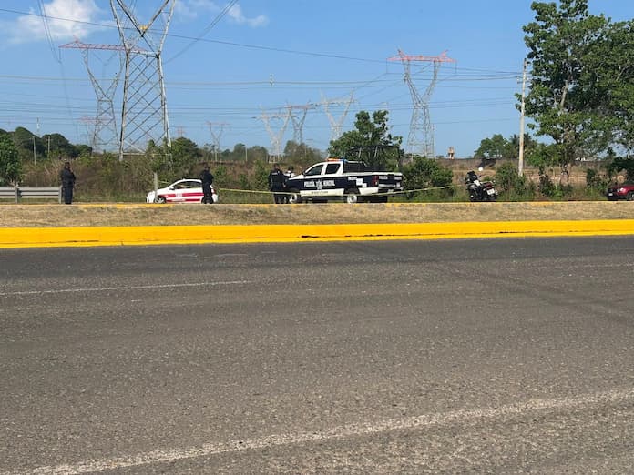 Encuentran restos humanos en hielera en Minatitlán