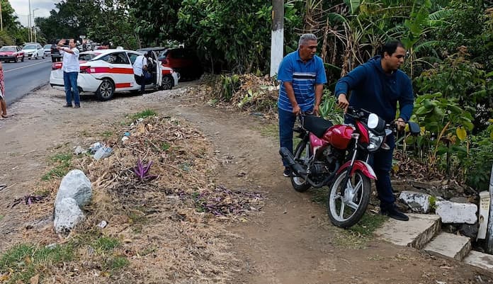 Motociclista impacta taxi en San Andrés Tuxtla