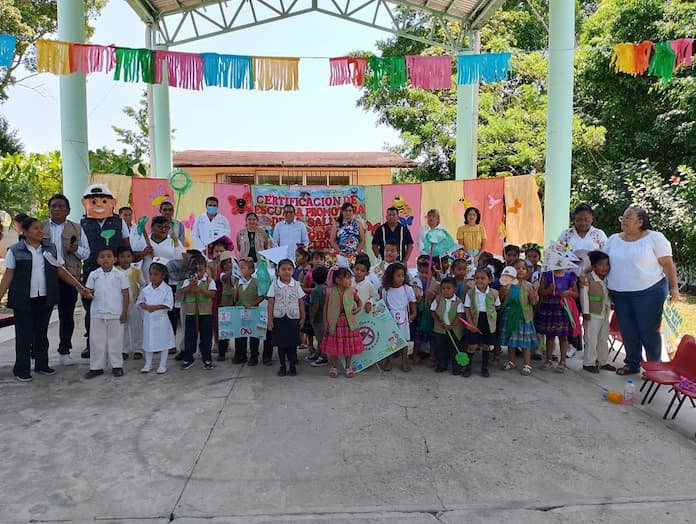 Preescolar Tilapan recibe certificación como Escuela Promotora de Salud