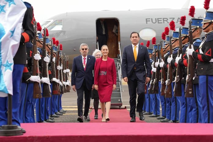 Sheinbaum llega a Honduras para cumbre de Celac