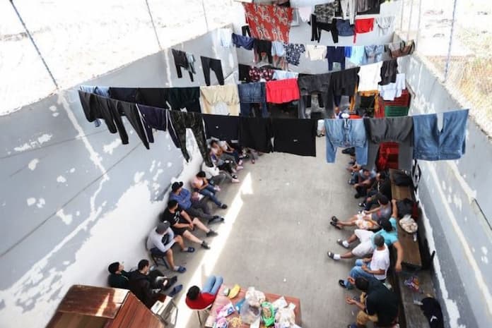 Rescatan a 32 personas de anexo irregular en Jalisco