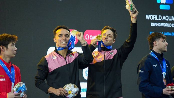 Mexicanos Olvera y Celaya ganan oro en saltos desde trampolín