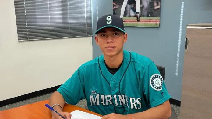 Veracruzano firmado por los Marineros de Seattle