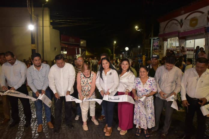 Inauguran pavimentación de la entrada principal, las calles Ayuntamiento de Santiago Tuxtla