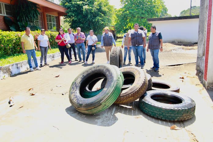 Realizan descacharrización en instituciones educativas de Santiago Tuxtla