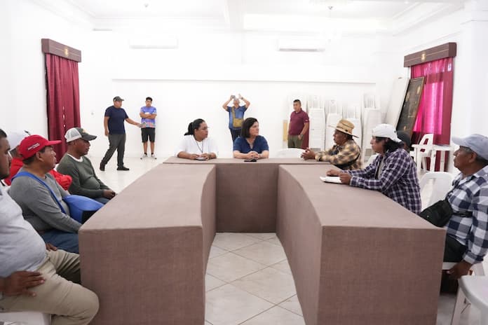 Mediación es solución: Consigue alcaldesa de San Andrés Tuxtla retiro de bloqueo carretero
