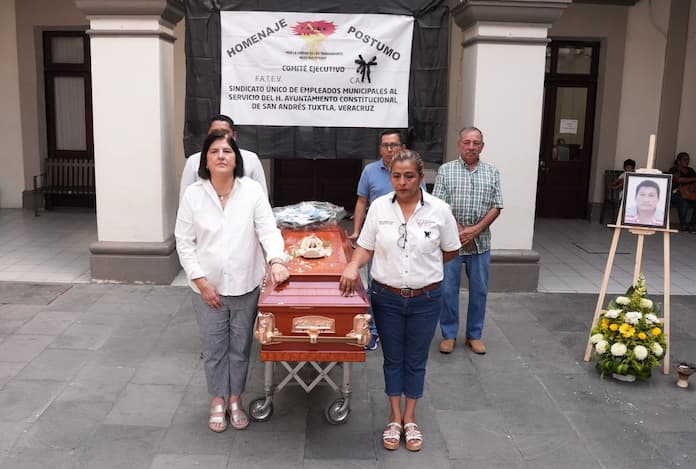 Rinden homenaje póstumo a trabajador de Limpia Pública en San Andrés Tuxtla