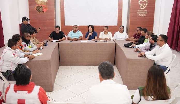Alcaldesa de San Andrés Tuxtla preside reunión para presentar acciones para Semana Santa 2025 en San Andrés Tuxtla