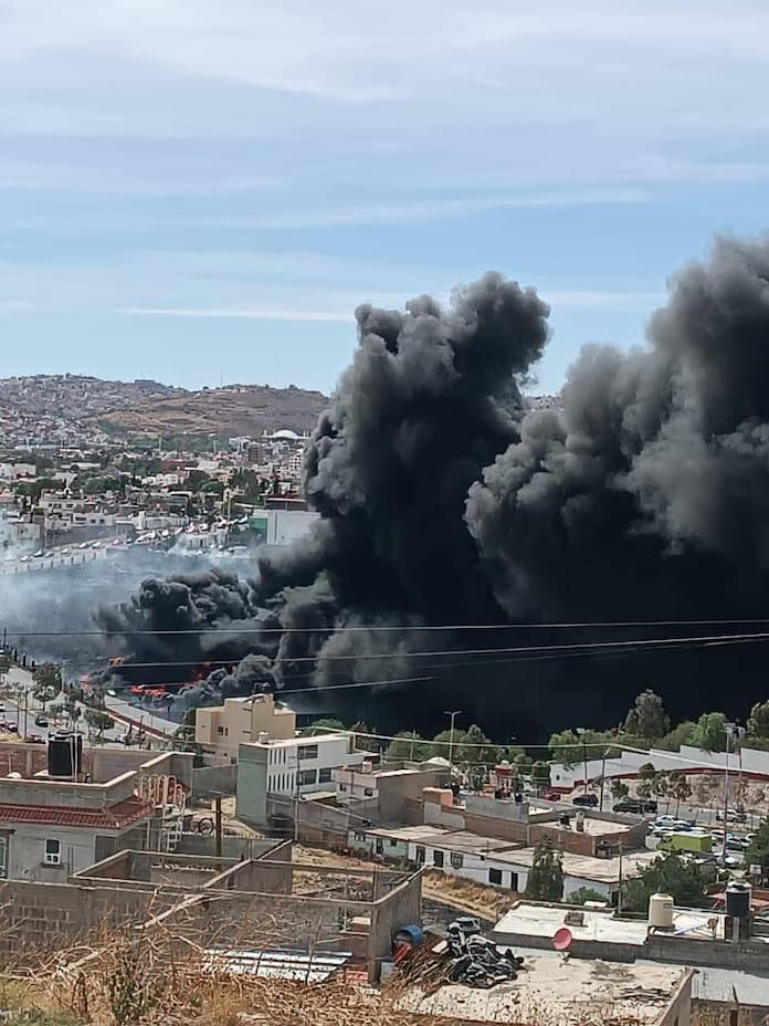 Incendio consume campo de tiro de la Policía de Zacatecas; niños jugaban con pirotecnia
