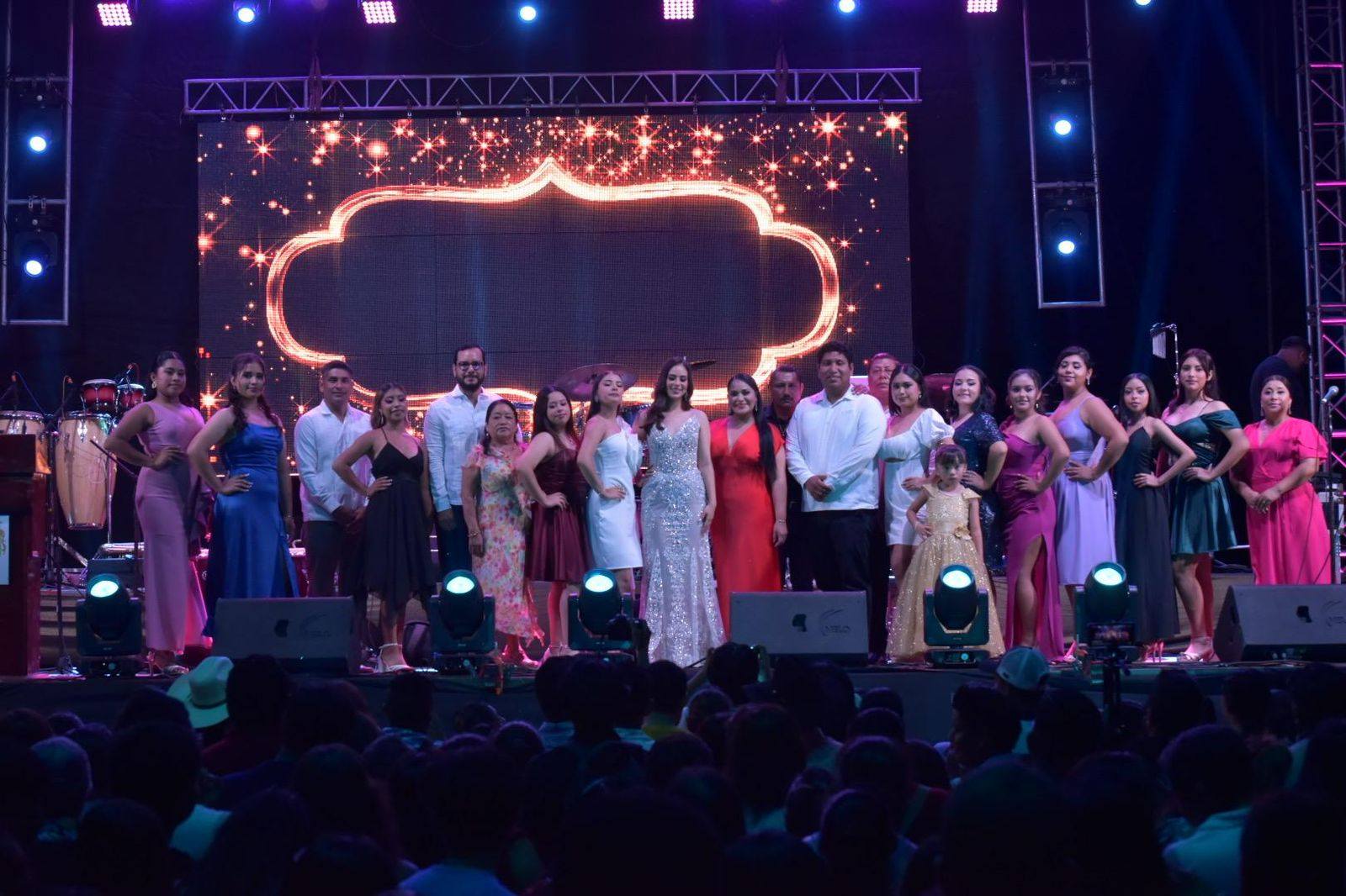 Presentación de la Srita. Mirna Triana Corro como reina de las Fiestas Titulares de Santiago Apóstol