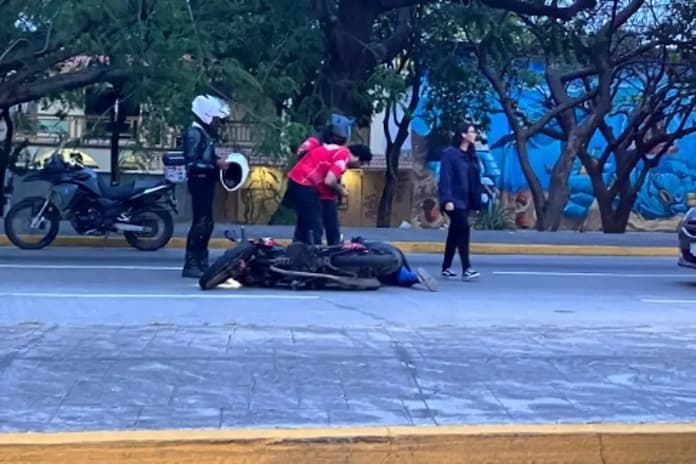 Arrollan a padre e hija que iban en motocicleta