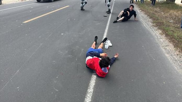 Dos hombres son arrollados al intentar cruzar la carretera, en Perote