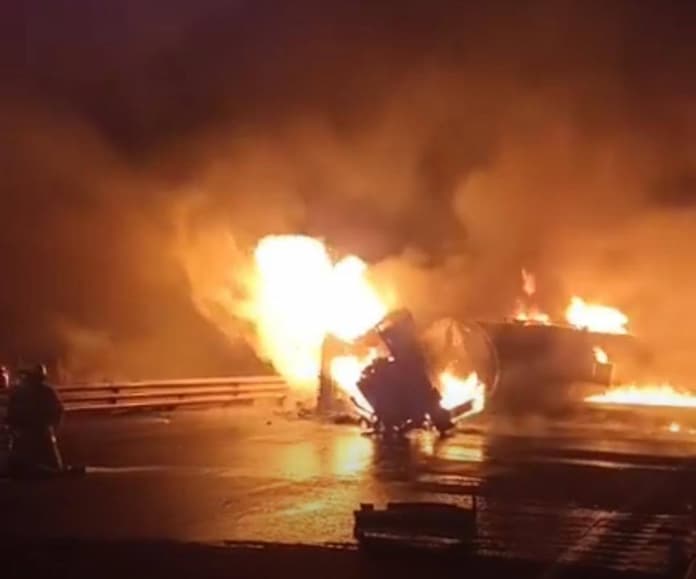 Explota pipa con combustible en la autopista Ciudad Mendoza-Orizaba