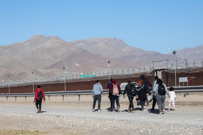 Sheinbaum ha deportado a más de medio millón de migrantes porque Trump la “obligó”, asegura secretaria de Seguridad