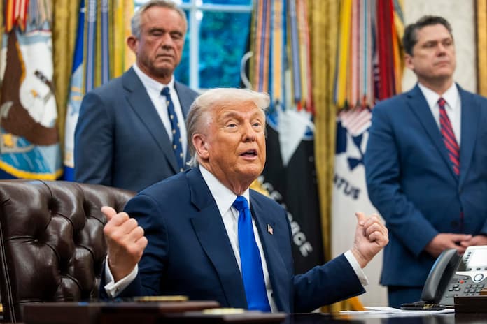 Trump dice que México y Canadá no respetan el T-MEC y que pronto se renegociará