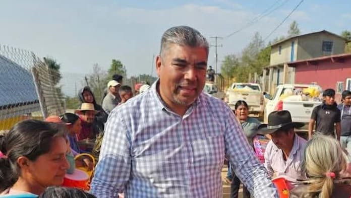 Intentan asaltar a alcalde de Metlatónoc en la Autopista del Sol; fue herido de bala