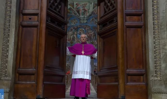 Se cierra la Capilla Sixtina: arranca la primera votación del cónclave