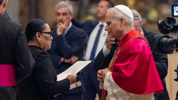 Papa León XIV envía saludos a Sheinbaum y a México tras entrega de carta: Rosa Icela