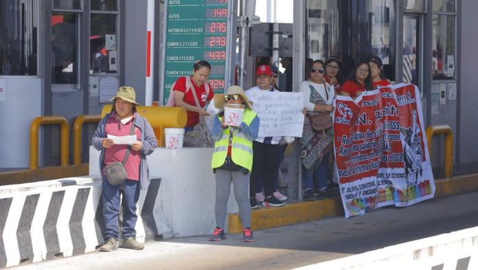 Maestros de CNTE se retiran de casetas de CDMX tras cinco horas de paso libre