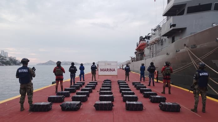 Aseguran más de una tonelada de cocaína frente a costas de Guerrero