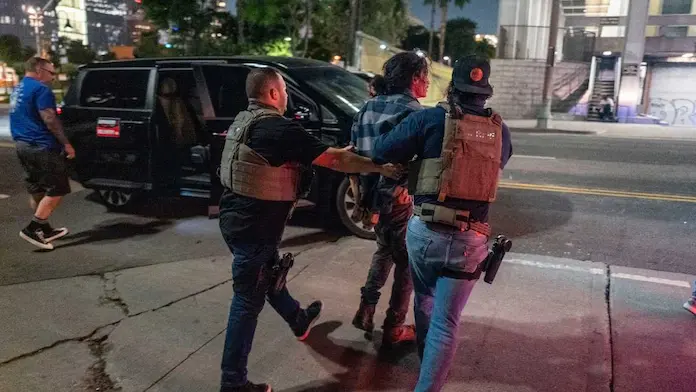 Suben a 222 mexicanos detenidos por redadas en EE.UU.