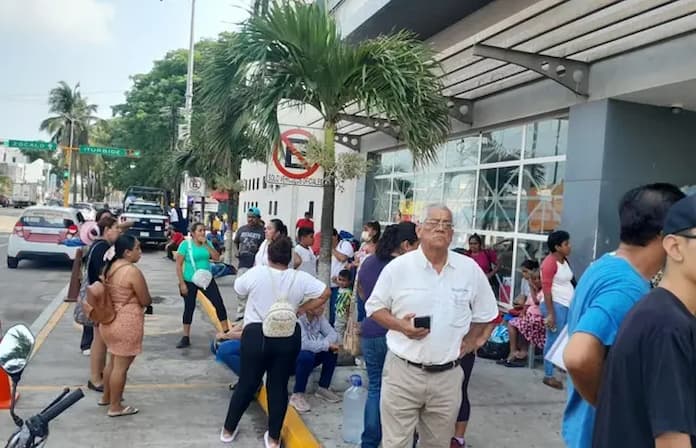 Madres de niños con cáncer en Veracruz se manifiestan por falta de medicamentos