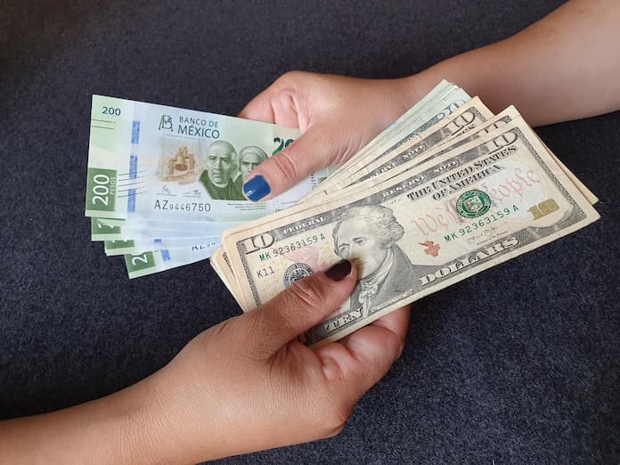 Peso rompe la barrera de los 19: estaba en 18.96 por dólar tras dato de inflación en EU