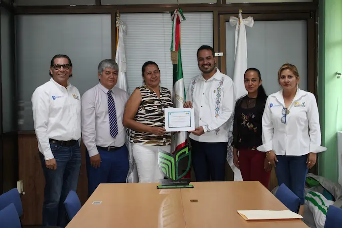 𝐃𝐨𝐜𝐞𝐧𝐭𝐞𝐬 𝐝𝐞𝐥 𝐓𝐞𝐜𝐍𝐌 𝐜𝐚𝐦𝐩𝐮𝐬 𝐒𝐚𝐧 𝐀𝐧𝐝𝐫𝐞́𝐬 𝐓𝐮𝐱𝐭𝐥𝐚 𝐩𝐮𝐛𝐥𝐢𝐜𝐚𝐧 𝐚𝐫𝐭𝐢́𝐜𝐮𝐥𝐨 𝐝𝐞 𝐢𝐧𝐯𝐞𝐬𝐭𝐢𝐠𝐚𝐜𝐢𝐨́𝐧 𝐞𝐧 𝐫𝐞𝐯𝐢𝐬𝐭𝐚 𝐢𝐧𝐭𝐞𝐫𝐧𝐚𝐜𝐢𝐨𝐧𝐚𝐥.