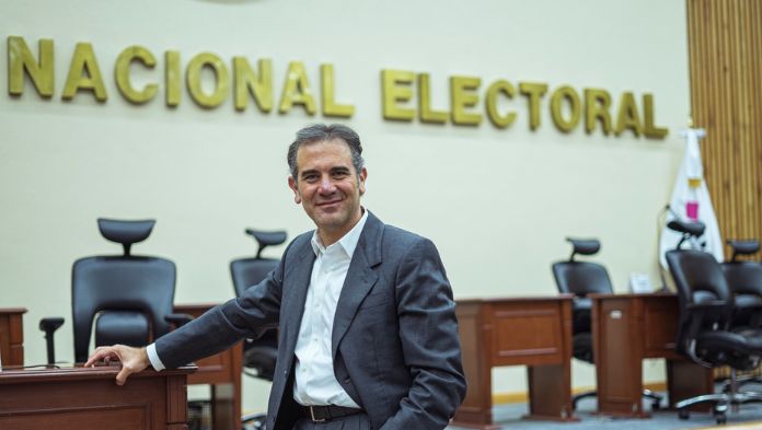 INE y FGR investigan a Lorenzo Córdova