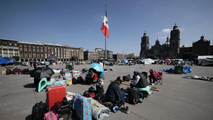 Tras 24 días, la CNTE retira plantón en CDMX; advierten a Sheinbaum que volverán