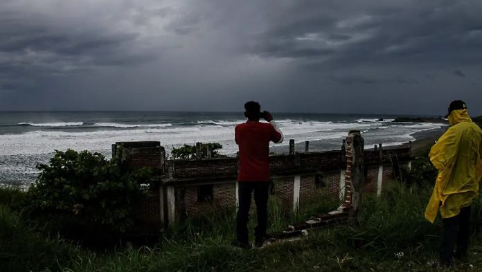 Depresión tropical evoluciona a tormenta ‘Barry’, se dirige al norte de Veracruz