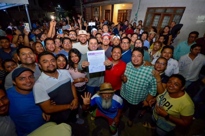 Rafa Fararoni recibe constancia de mayoría como alcalde electo de San Andrés Tuxtla