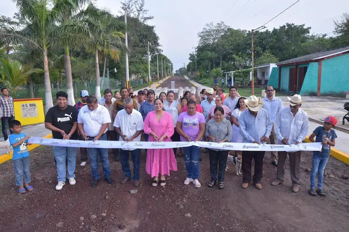 Alcaldesa de Santiago Tuxtla encabeza inauguración de la segunda etapa de obras en El Moral