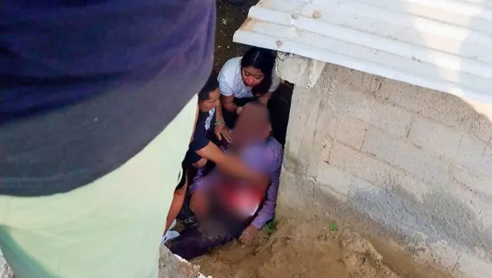Adultos mayores caen a barranco en Texalpan de Abajo