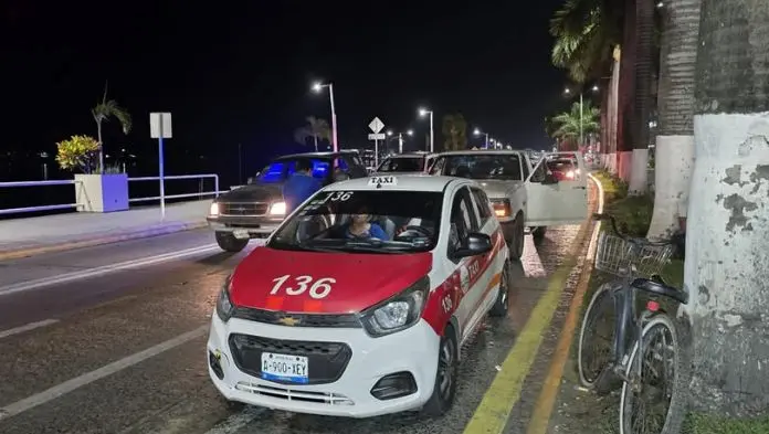 Dos lesionados tras impacto de una camioneta a un taxi de Tuxpan