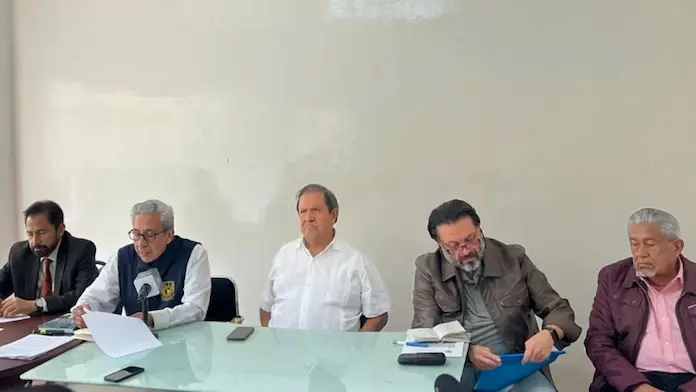 Exintegrantes del SME denuncian a Martín Esparza por “huachicoleo” eléctrico y corrupción