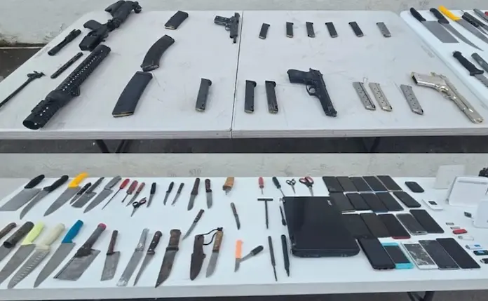 Aseguran fusil, cuchillos y objetos prohibidos en penal de Aguaruto, Culiacán